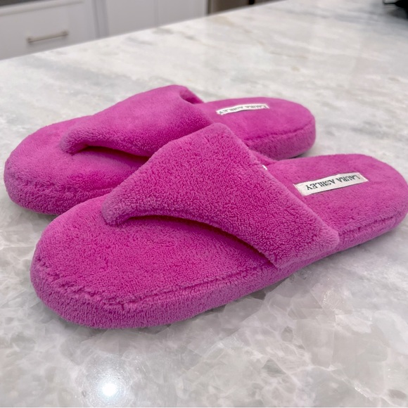 Laura Ashley Barbie Pink Plush Slippers NWOT - Picture 2 of 7